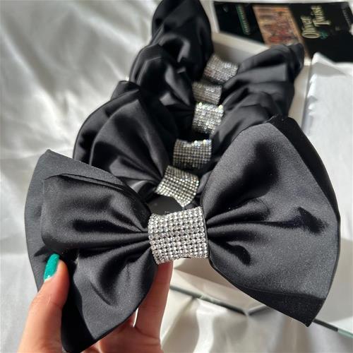 پاپیون نگینی