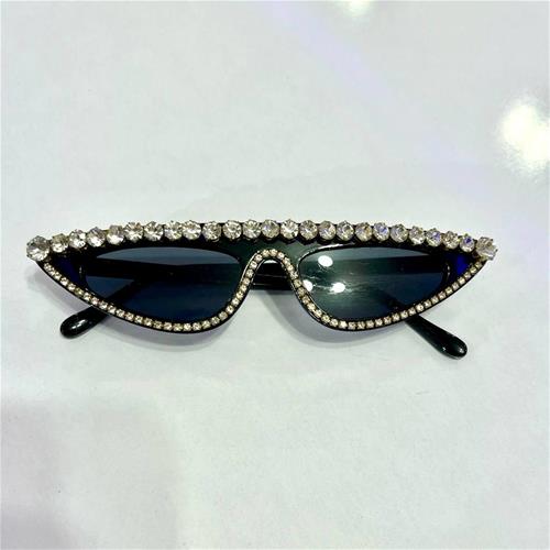 عینک افتابی فشن نگینی کد 7788