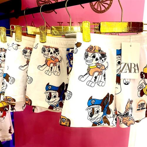 شلوارک نخی کارتونی سگ های نگهبان مارک zara کد 300002