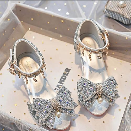 کفش نقره ای پاشنه دار